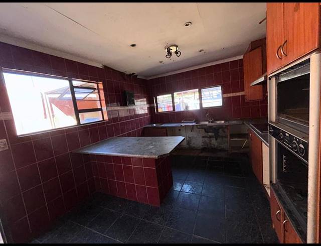 6 BEDROOM HOUSE FOR SALE IN TURFFONTEIN